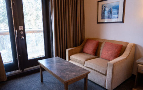King Suite Jetted Tub - The Rundlestone Lodge