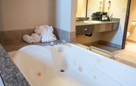 King Suite Jetted Tub - The Rundlestone Lodge