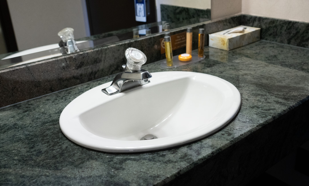 King Loft Suite Jetted Tub - Sink