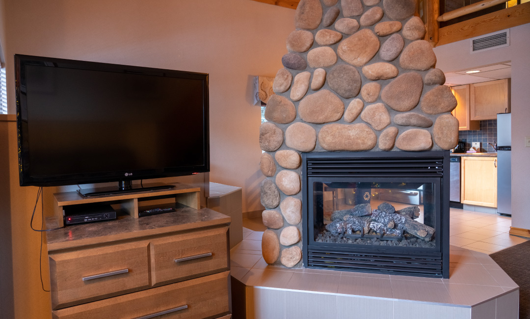 Premier Loft King Suite - TV & Fireplace
