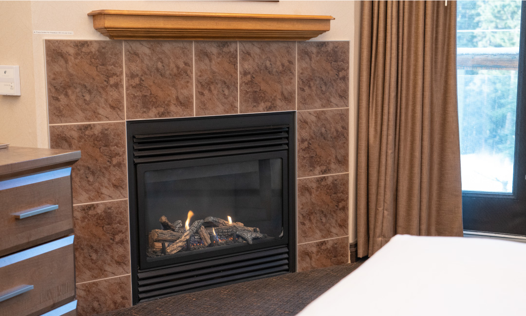 http://King%20Suite%20Jetted%20Tub%20-%20Fireplace